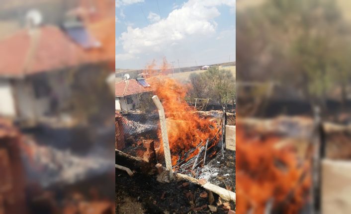 Bahçesindeki otları yakmak istedi, alevler yayılınca imdadına komşuları ve itfaiye yetişti