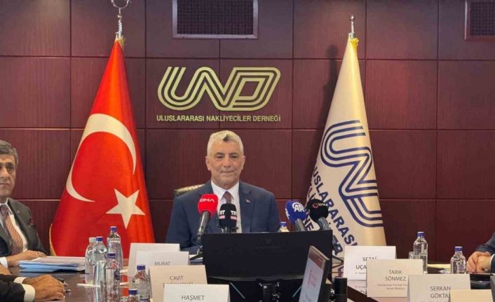 Bakan Bolat: "Türkiye milli gelirinin 13’de 1’ini kara, hava, deniz ve demiryollarından oluşan lojistik sektörü sağlıyor"
