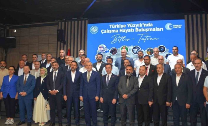 Bakan Işıkhan: "Bugün geleceğe umutla yürüyoruz"