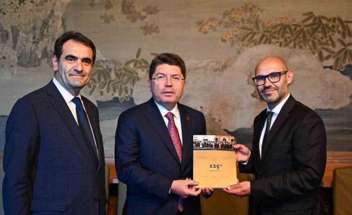 Bakan Tunç, Barış Sarayı’nda incelemelerde bulundu