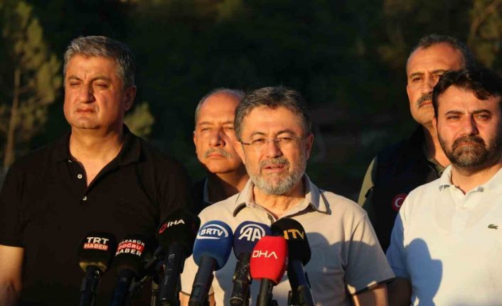 Bakan Yumaklı: "Herkes bu savaşta yeşil vatan için mücadele ediyor, bu yangınlar da sönecek, kimsenin şüphesi olmasın"