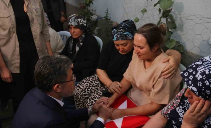 Bakan Yumaklı’dan şehit ailesine taziye ziyareti