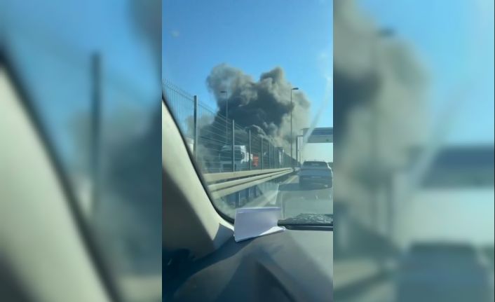 Bakırköy’de metrobüsün alevlere teslim olduğu anlar kamerada