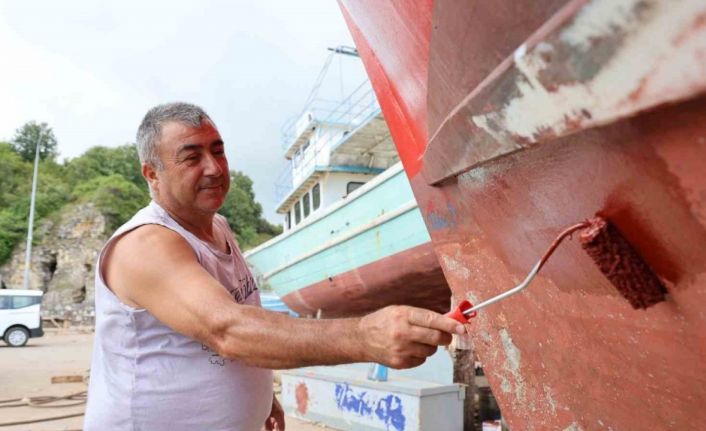 Balıkçılar, teknelerini yeni sezona hazırlıyor