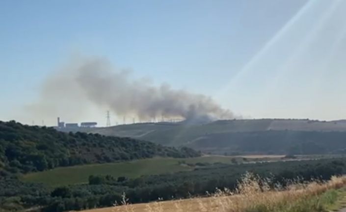 Balıkesir’de çıkan yangına havadan ve karadan müdahale ediliyor