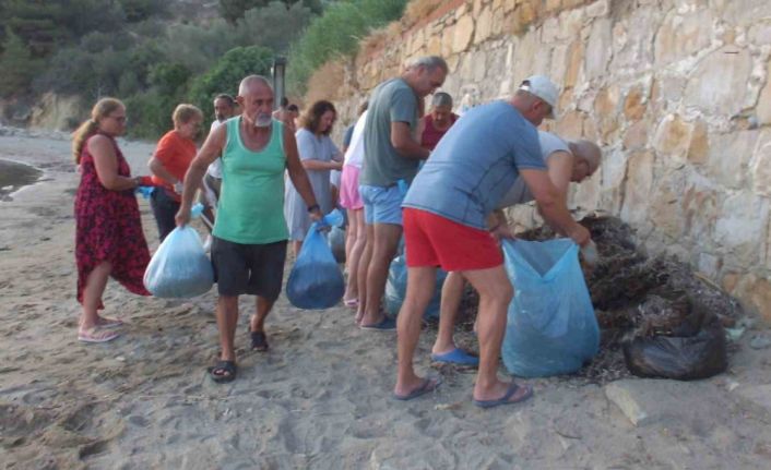Balıkesir’de vatandaşlar sahil temizliği için imece yaptı