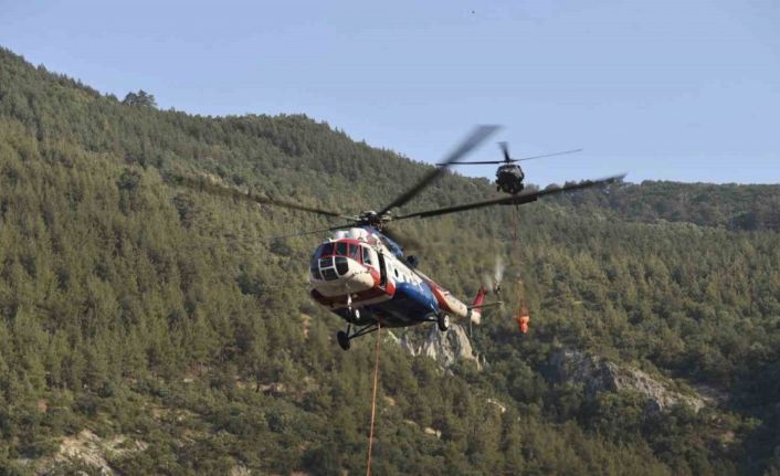 Balıkesir’de yangına müdahale sürüyor