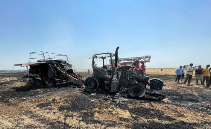 Balya makinesi alev aldı, traktör ve 3 dekar tarla yandı