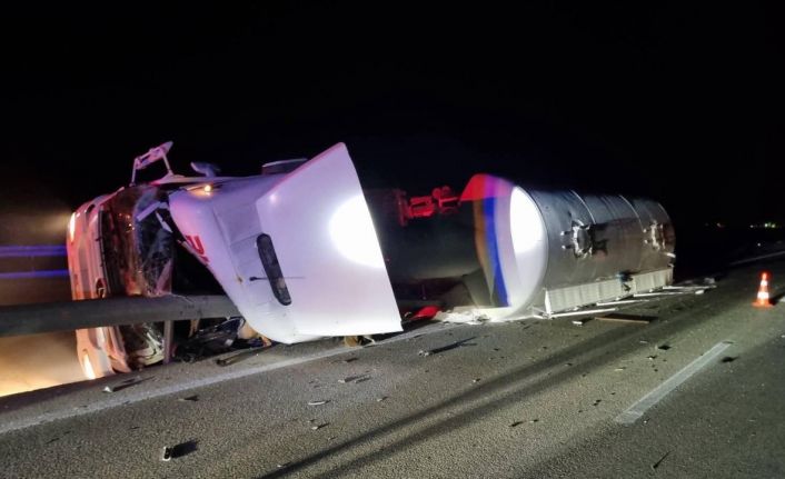 Bariyer tıra ok gibi saplandı: 1 ölü