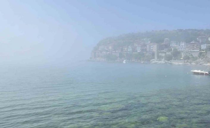 Bartın’da sıcak hava Amasra’da sis