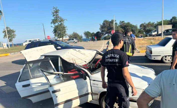 Başıboş gezen at kazaya neden oldu: 3 kişi yaralandı
