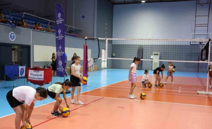 Başkan Çerçioğlu, minik sporcuları voleybolla buluşturuyor