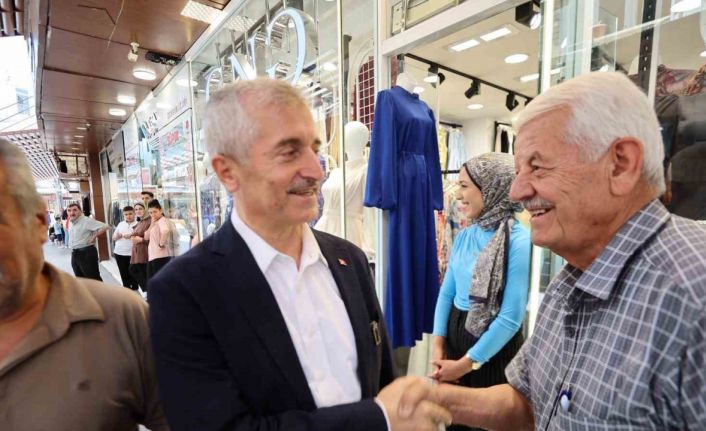 Başkan Tahmazoğlu vatandaş ve esnaf ile iç içe