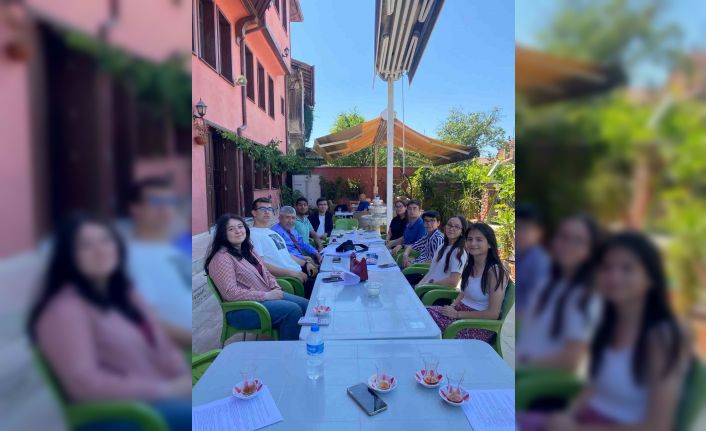 Başkan Ünal, bursiyerlerle görüştü