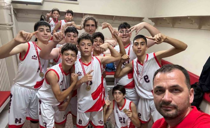 Basketbolda 2 şampiyon