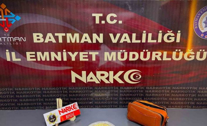 Batman’a hava yolu ile gelen yolcunun üzerinden uyuşturucu çıktı