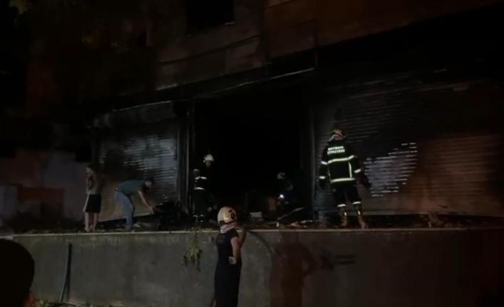 Batman’da havai fişek deposunda yangın paniği