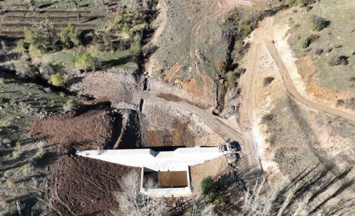 Bayburt Alaca köyünde taşkın kontrol inşaatı tamamlanıyor
