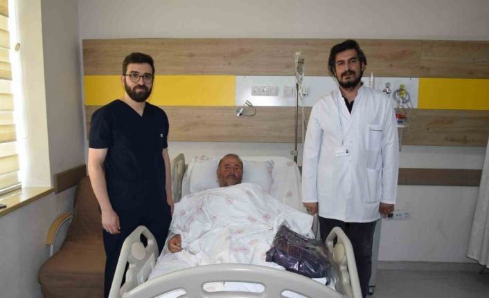Bayburt’ta kalp yetersizliğiyle 4 senedir mücadele eden hastaya şoklama özelliği bulunan kalp pili takıldı