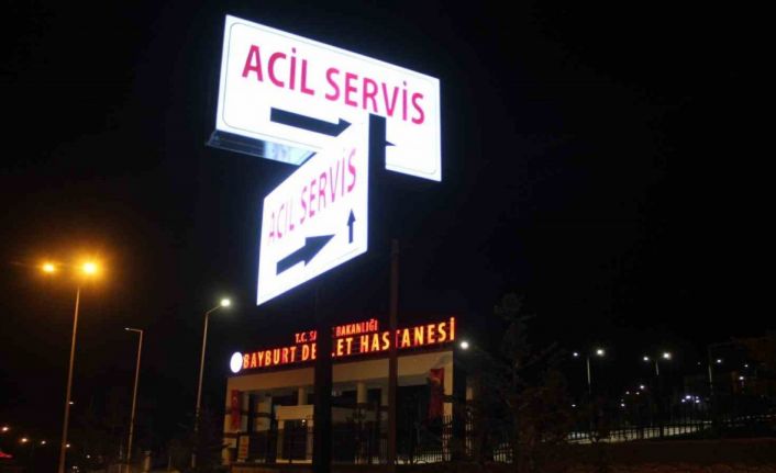 Bayburt’ta su kanalına düşen iki kardeşi vatandaşlar kurtardı