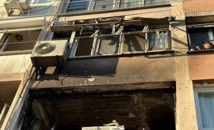 Bayraklı’da apartmanda yangın paniği