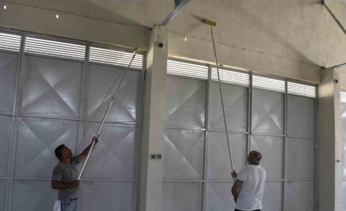 Belediye ekipleri, boya-badana ve tadilat hizmetiyle yüzleri güldürdü