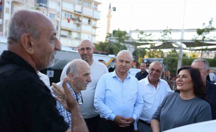 Belediyeye yeni alınan araçları gören yaşlı amcalar, Başkan Çerçioğlu’na böyle teşekkür etti