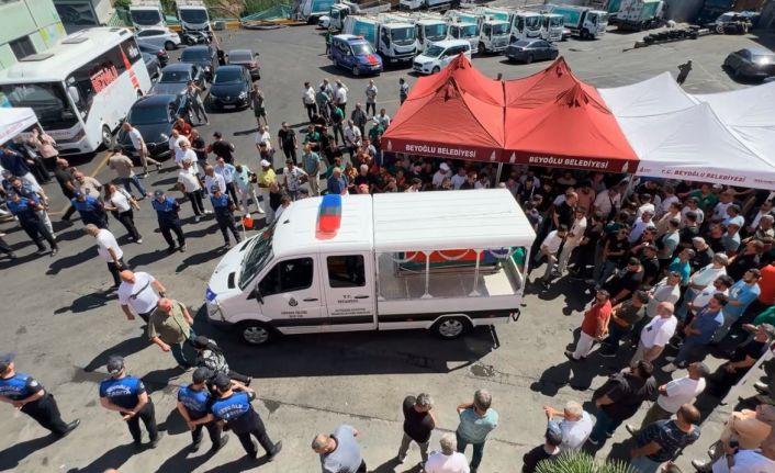 Beyoğlu’nda 9 aracın karıştığı kazada ölen Uğur Tilkici son yolculuğuna uğurlandı