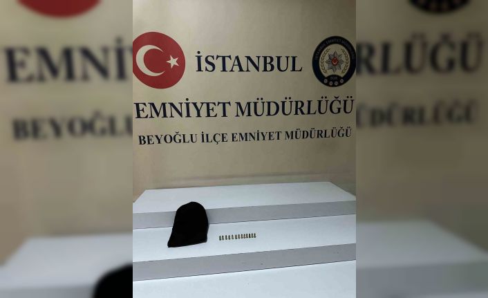 Beyoğlu’nda motosikletli saldırganlar, mobilyacıya kurşun yağdırdı: O anlar kamerada