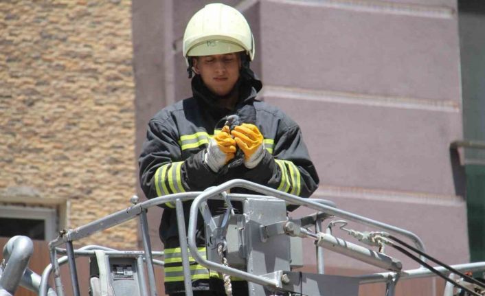 Beyşehir’de itfaiyeden güvercin kurtarma operasyonu