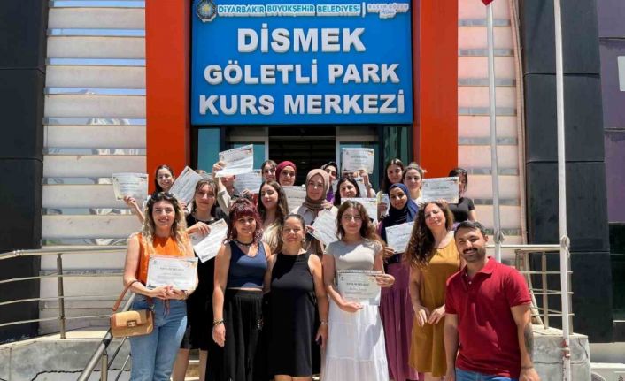 Bilgisayar eğitimlerini tamamlayan kadınlara sertifikaları verildi