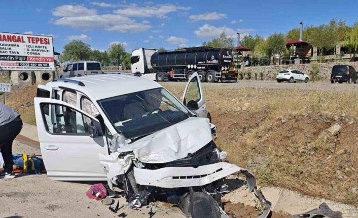 Bingöl’de trafik kazası: 3 yaralı
