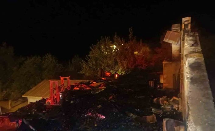 Bingöl’deki çatı yangını korkuttu