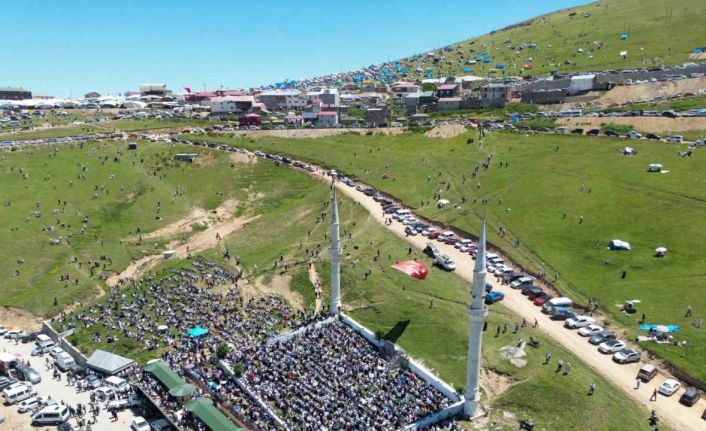 Binlerce kişi Kadırga Yaylası’nda Otçu Şenliği için bir araya geldi