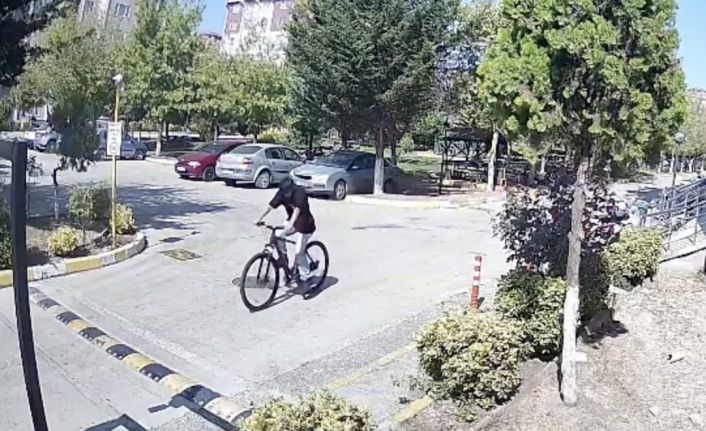 Bisiklet hırsızı kameraya yakalandı