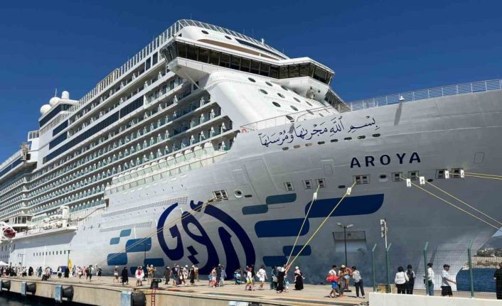 Bodrum’a gemiyle 2 bin 241 yolcuyla geldi