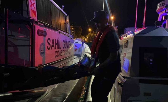 Bozcaada’da trafik kazasında yaralanan vatandaşın tıbbi tahliyesi Sahil Güvenlik ekiplerince gerçekleştirildi
