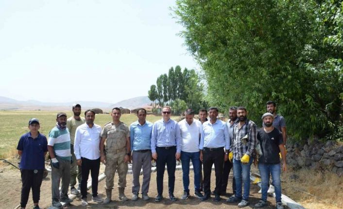 Bulanık’ta yol asfaltlama çalışması