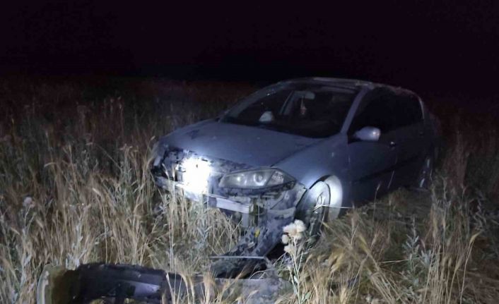 Burdur’da otomobil tarlaya uçtu: 2 yaralı