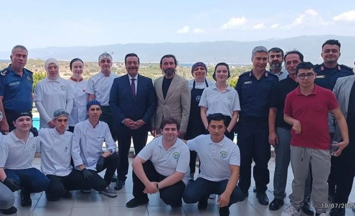 Burhaniye Uygulamalı Bilimler’de Geleneksel Aşure Hayrı düzenlendi