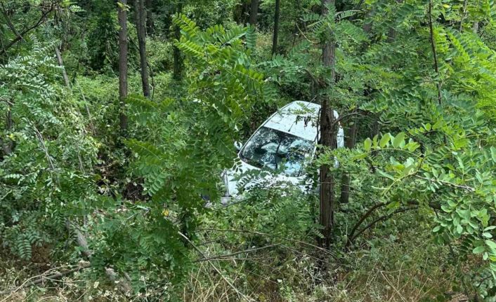 Bursa’da kontrolden çıkan otomobil şarampole yuvarlandı