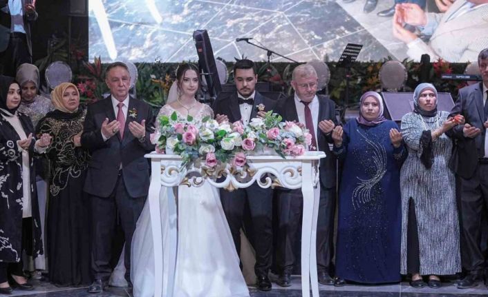 Bursa’da siyaset ve iş dünyasını buluşturan düğün