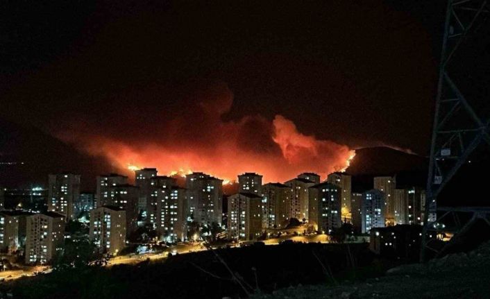 Bursa’daki orman yangını geceyi gündüze çevirdi... Alevler havadan görüntülendi