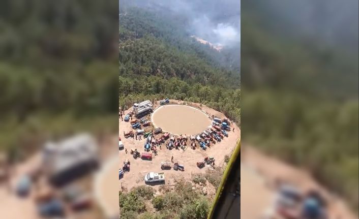 Bursa’daki yangılarda traktörlü çiftçi ordusu helikopterden görüntülendi