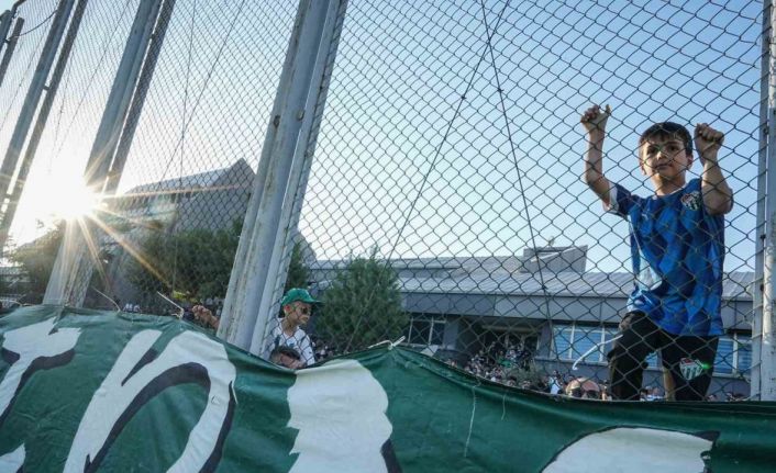 Bursaspor sezonu taraftarıyla açtı