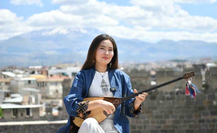 Büyükşehir ile Kayseri Kalesi’nde Kazak ezgileri yükseldi