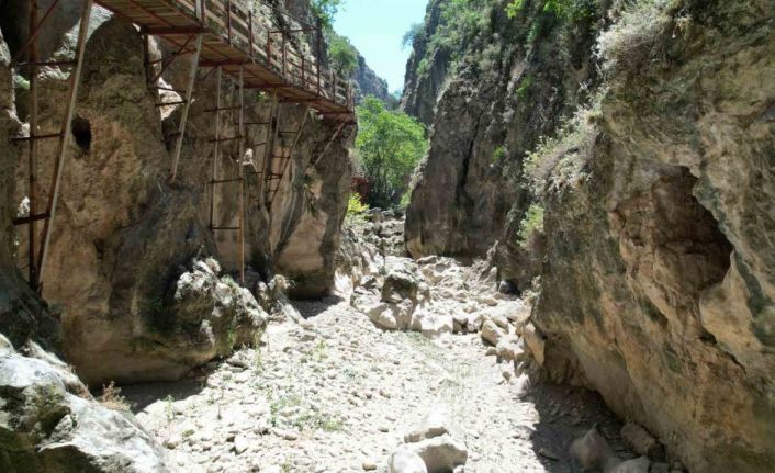 Çal Kısık Kanyonu Menderes’in kurumasıyla tüm ihtişamını kaybetti