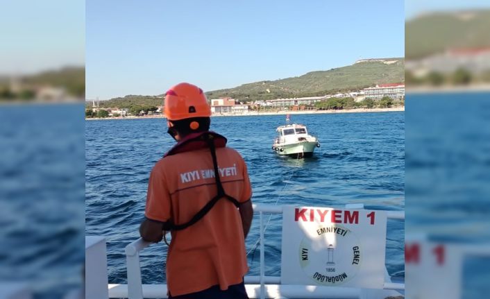 Çanakkale Boğazı’nda sürüklenen tekne kurtarıldı