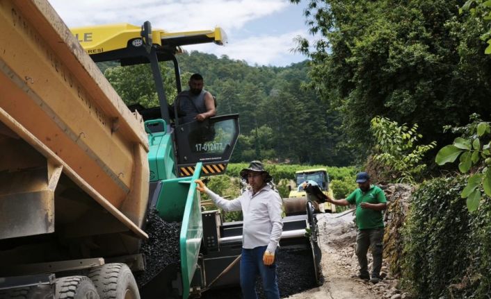 Çanakkale’de asfalt dökme çalışmalarına devam ediliyor