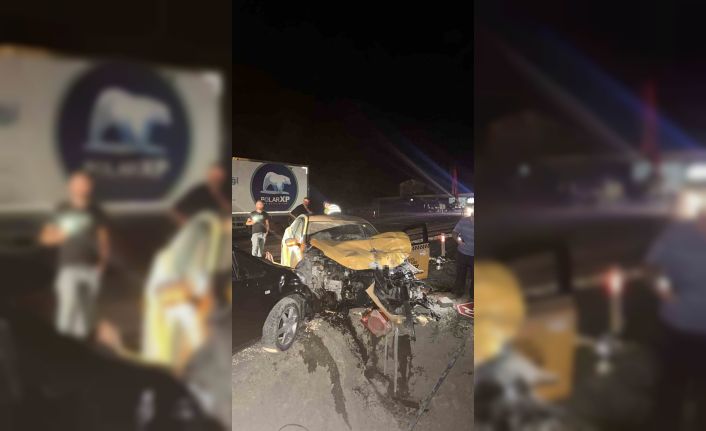 Çaycuma’da ticari taksi tıra arkadan çarptı: 1 yaralı